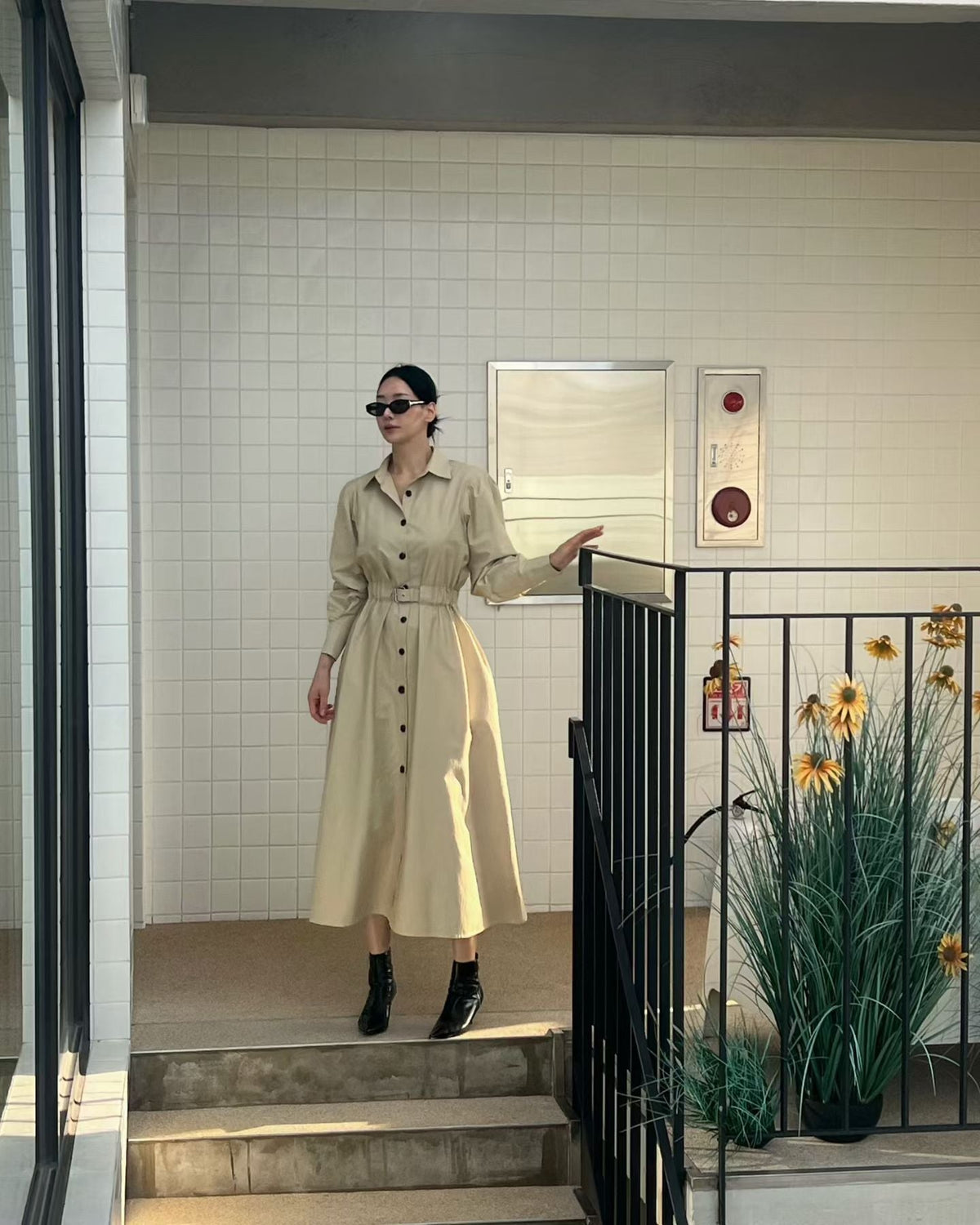 Elegante Beige Button-Down Midi Jurk met Tailleceintuur - Mykstyle